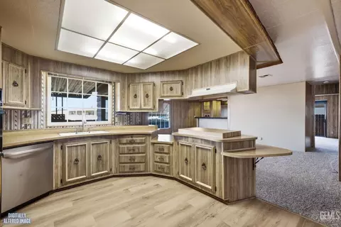 Kitchen - 724 46th St, Bakersfield, CA 93301 photo 1 of 10