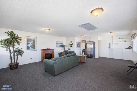 Living - 724 46th St, Bakersfield, CA 93301 photo 15 of 16