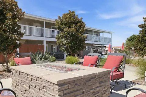 Exterior - 724 46th St, Bakersfield, CA 93301 photo 9 of 10