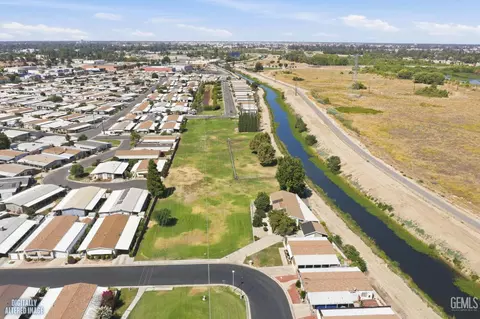 View/Area - 724 46th St, Bakersfield, CA 93301 photo 9 of 9