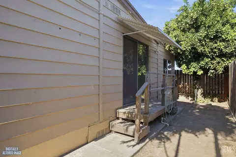 Exterior - 724 46th St, Bakersfield, CA 93301 photo 6 of 10