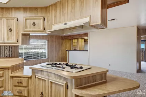 Kitchen - 724 46th St, Bakersfield, CA 93301 photo 8 of 10