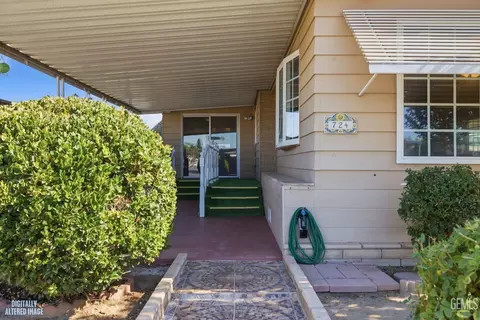 Exterior - 724 46th St, Bakersfield, CA 93301 photo 2 of 10