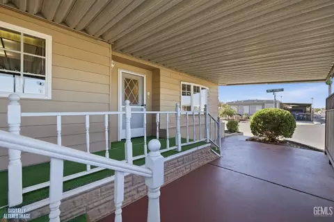 Exterior - 724 46th St, Bakersfield, CA 93301 photo 3 of 10