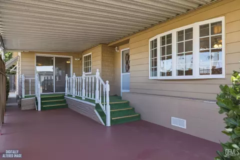 Exterior - 724 46th St, Bakersfield, CA 93301 photo 1 of 10