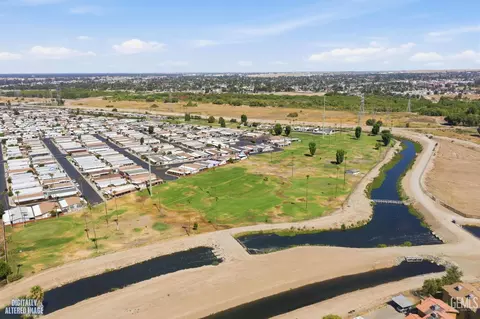 View/Area - 724 46th St, Bakersfield, CA 93301 photo 6 of 9