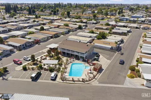 View/Area - 724 46th St, Bakersfield, CA 93301 photo 5 of 9