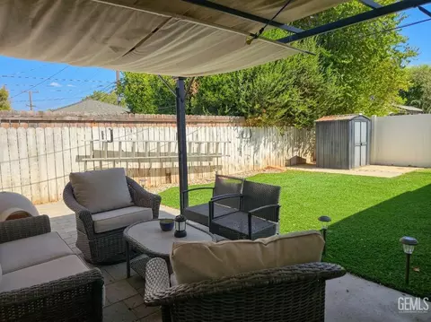 Exterior - 2500 Pine St, Bakersfield, CA 93301 photo 5 of 5