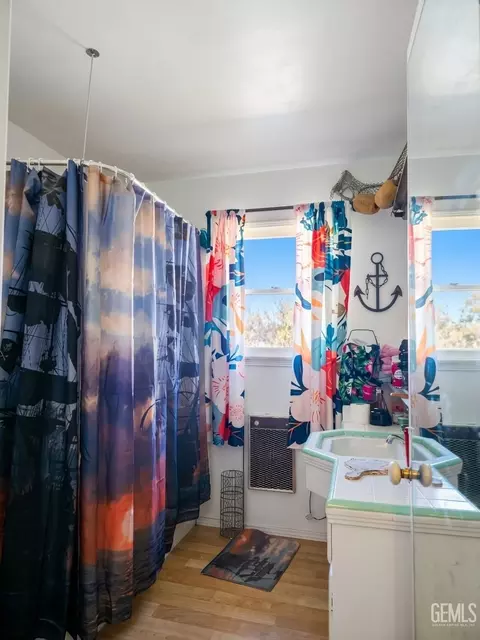 Bath - 2500 Pine St, Bakersfield, CA 93301 photo 1 of 2