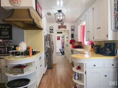 Kitchen - 2500 Pine St, Bakersfield, CA 93301 photo 1 of 1