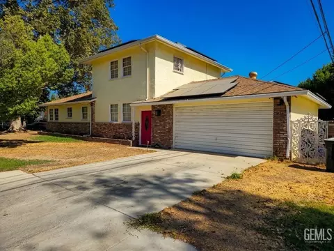 Exterior - 2500 Pine St, Bakersfield, CA 93301 photo 3 of 5