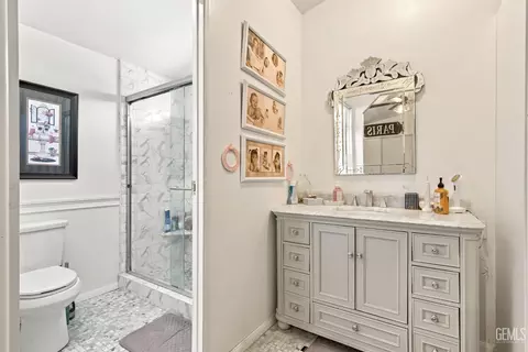 Bath - 131 Set Ln, Bakersfield, CA 93308 photo 2 of 5