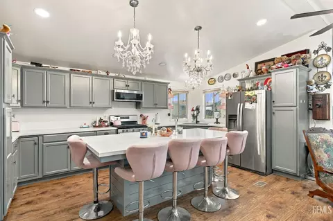 Kitchen - 131 Set Ln, Bakersfield, CA 93308 photo 1 of 7