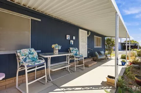 Exterior - 131 Set Ln, Bakersfield, CA 93308 photo 3 of 7