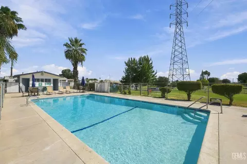 Exterior - 131 Set Ln, Bakersfield, CA 93308 photo 7 of 7