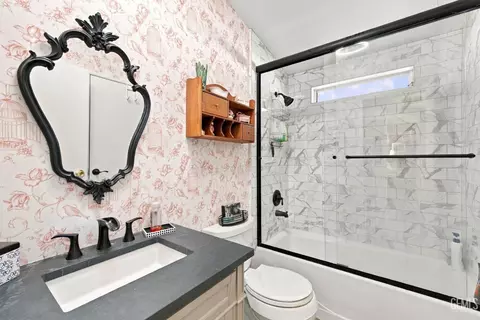 Bath - 131 Set Ln, Bakersfield, CA 93308 photo 4 of 5