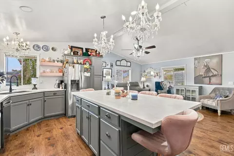 Kitchen - 131 Set Ln, Bakersfield, CA 93308 photo 4 of 7