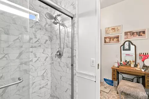 Bath - 131 Set Ln, Bakersfield, CA 93308 photo 3 of 5
