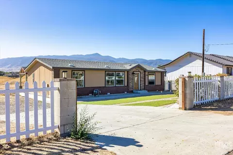Exterior - 20216 Mesa Dr, Tehachapi, CA 93561 photo 2 of 5