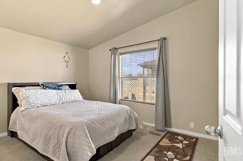Bedroom - 20216 Mesa Dr, Tehachapi, CA 93561 photo 4 of 5