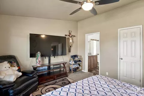 Bedroom - 20216 Mesa Dr, Tehachapi, CA 93561 photo 3 of 5