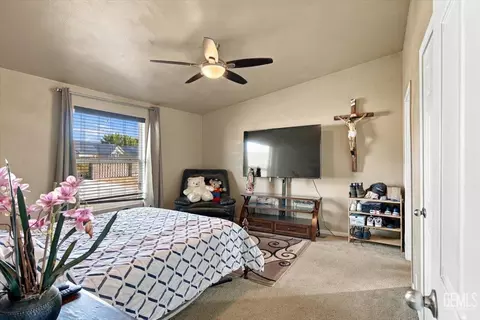 Bedroom - 20216 Mesa Dr, Tehachapi, CA 93561 photo 2 of 5