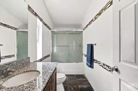 Bath - 20216 Mesa Dr, Tehachapi, CA 93561 photo 1 of 3