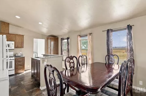 Dining - 20216 Mesa Dr, Tehachapi, CA 93561 photo 1 of 2
