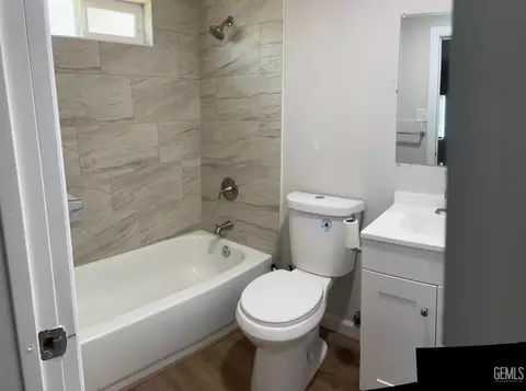 Bath - 705 Crystal St, Taft, CA 93268 photo 1 of 2