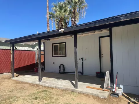 Exterior - 705 Crystal St, Taft, CA 93268 photo 1 of 2