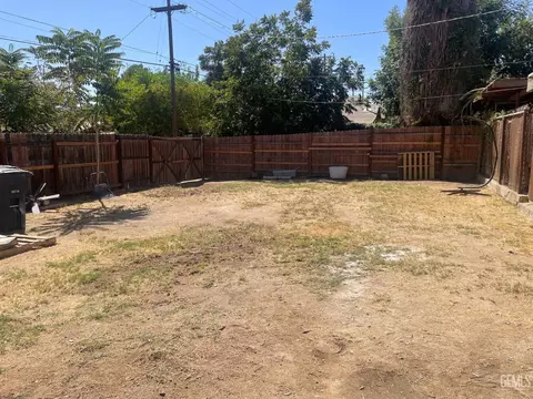 Exterior - 705 Crystal St, Taft, CA 93268 photo 2 of 2