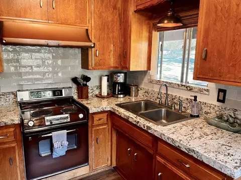 Kitchen - 39 Jessie Way, Posey, CA 93260 photo 2 of 3