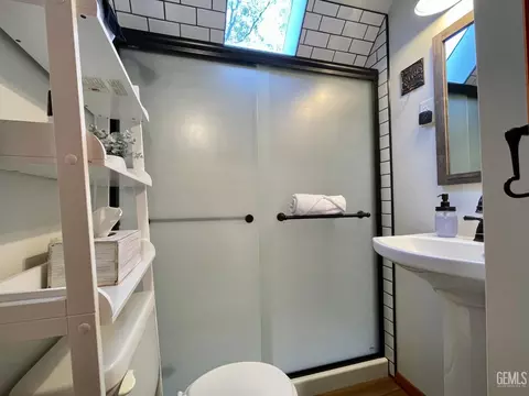 Bath - 39 Jessie Way, Posey, CA 93260 photo 3 of 3