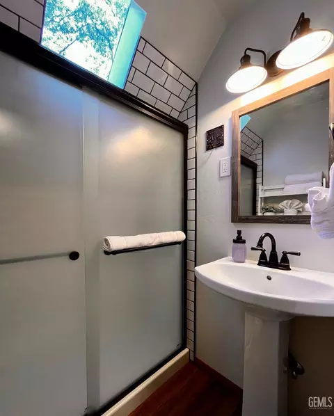 Bath - 39 Jessie Way, Posey, CA 93260 photo 2 of 3