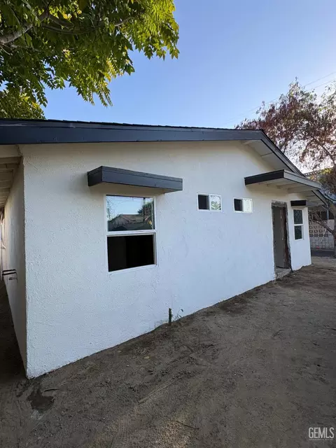 913 Jeffrey St, Bakersfield, CA 93305