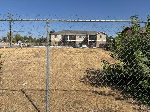 1942 Dover St, Delano, CA 93215 photo 2
