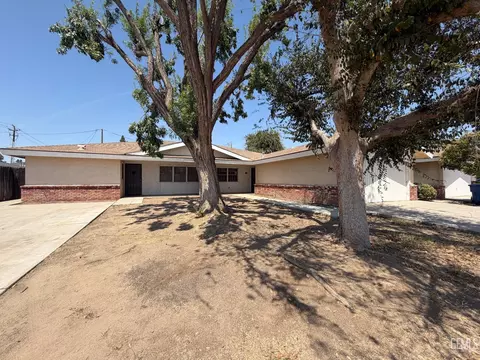 Exterior - 210 Douglas St, Bakersfield, CA 93308 photo 2 of 2