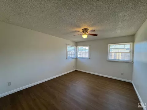 Bedroom - 210 Douglas St, Bakersfield, CA 93308 photo 3 of 4
