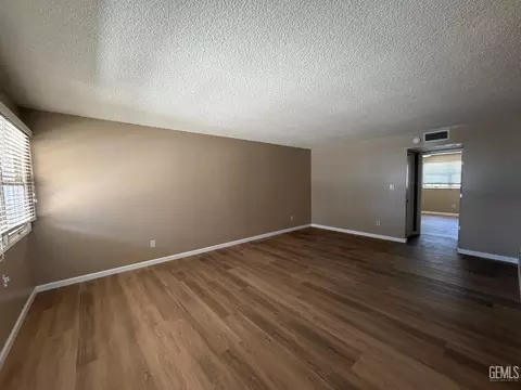 Living - 210 Douglas St, Bakersfield, CA 93308 photo 1 of 2