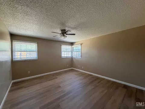 Bedroom - 210 Douglas St, Bakersfield, CA 93308 photo 1 of 4