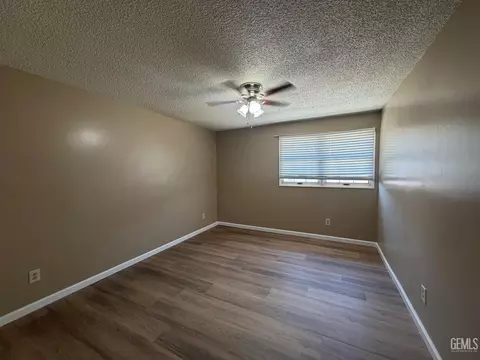 Bedroom - 210 Douglas St, Bakersfield, CA 93308 photo 2 of 4