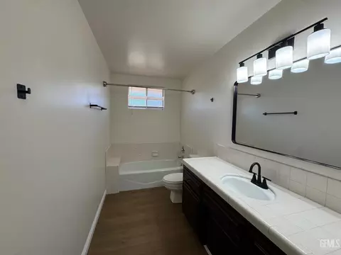 Bath - 210 Douglas St, Bakersfield, CA 93308 photo 2 of 2