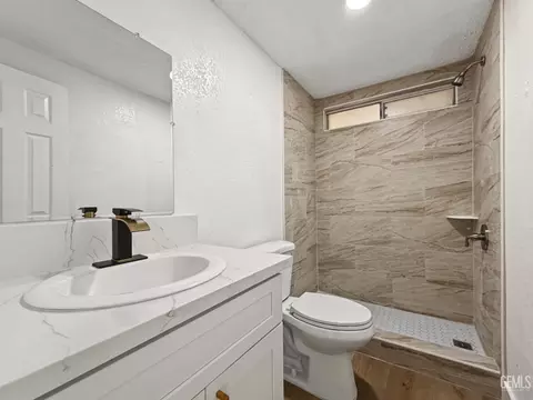 Bath - 14556 E Tehachapi Blvd #30, Tehachapi, CA 93561 photo 2 of 2