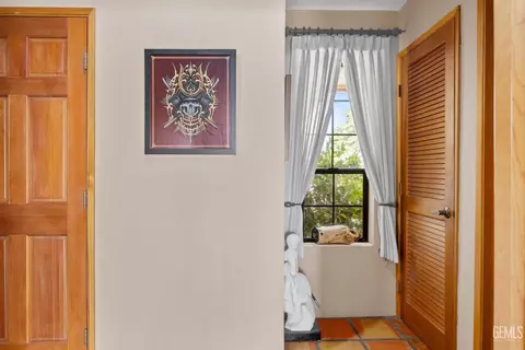 Entry Way - 30300 Piebald Ct, Tehachapi, CA 93561 photo 6 of 8
