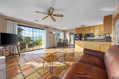 Living - 30300 Piebald Ct, Tehachapi, CA 93561 photo 4 of 4