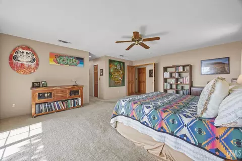 Bedroom - 30300 Piebald Ct, Tehachapi, CA 93561 photo 5 of 11