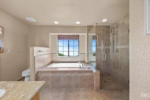 Bath - 30300 Piebald Ct, Tehachapi, CA 93561 photo 1 of 5