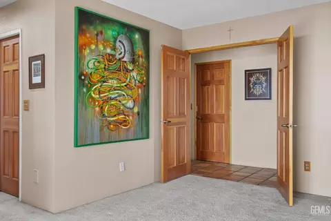 Entry Way - 30300 Piebald Ct, Tehachapi, CA 93561 photo 3 of 8