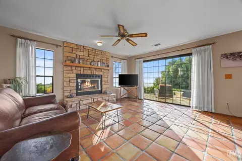 Living - 30300 Piebald Ct, Tehachapi, CA 93561 photo 1 of 4
