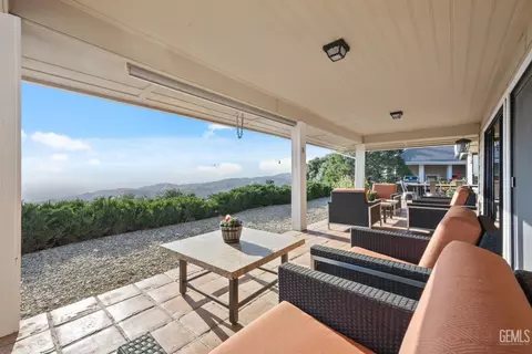 Exterior - 30300 Piebald Ct, Tehachapi, CA 93561 photo 9 of 11